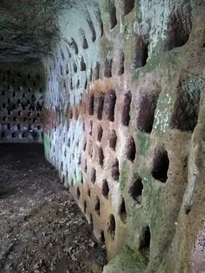 Taubenzuchthöhle in Vitozza, Maremma Toskana