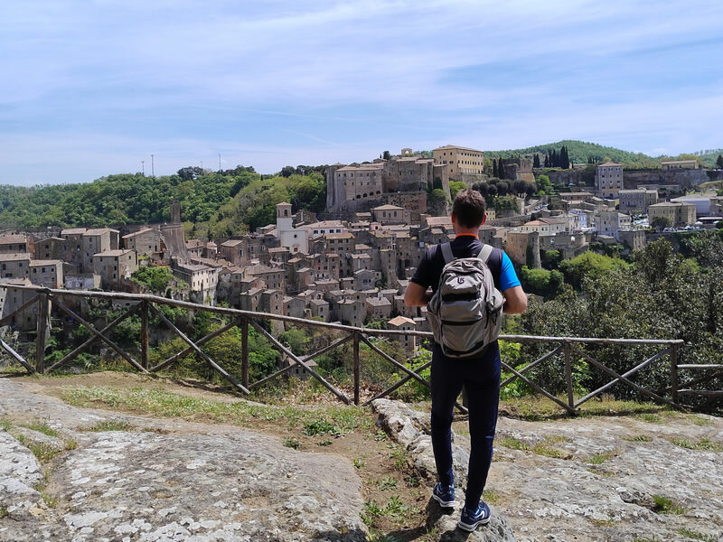 Wandern in den etruskischen Hohlwegen bei Sorano, Maremma, Toskana